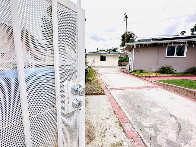 Building Photo - 11598 Cranston Ave