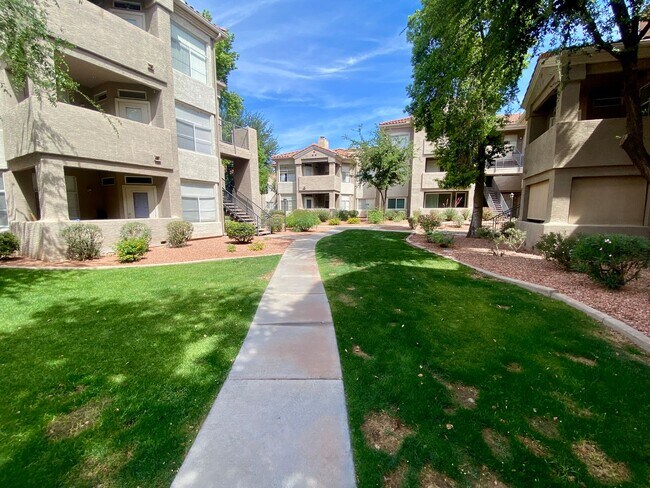 Building Photo - Ground Floor-One Bedroom in Lakewood