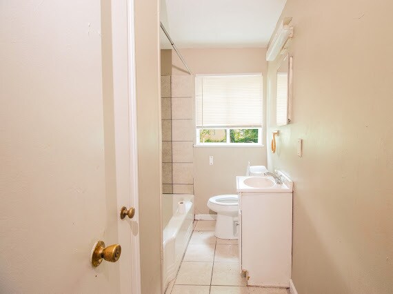 Building Photo - 836 Vanderbilt St