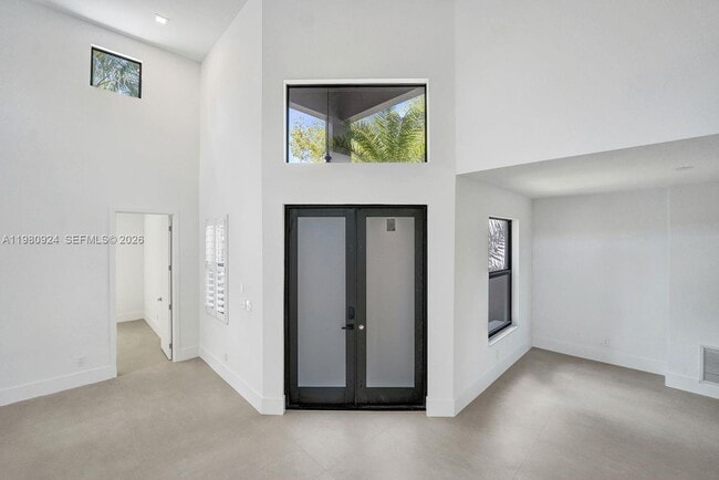 Building Photo - 4100 E Gardenia Ave