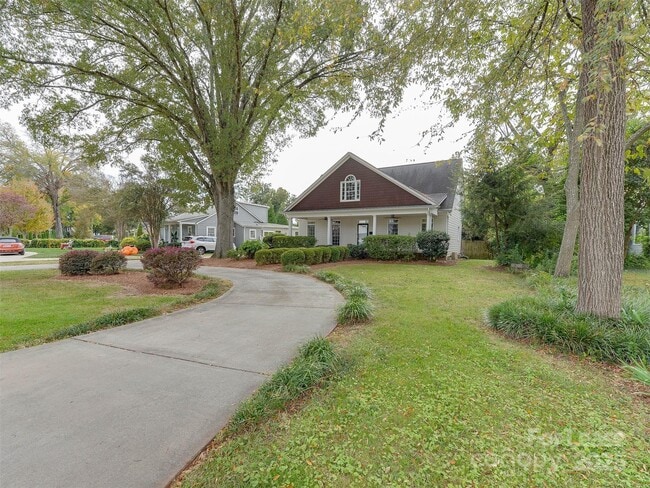 Building Photo - 620 Marsh Rd