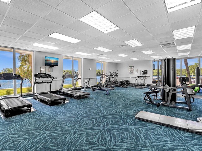Building Photo - 500 Bayview Dr