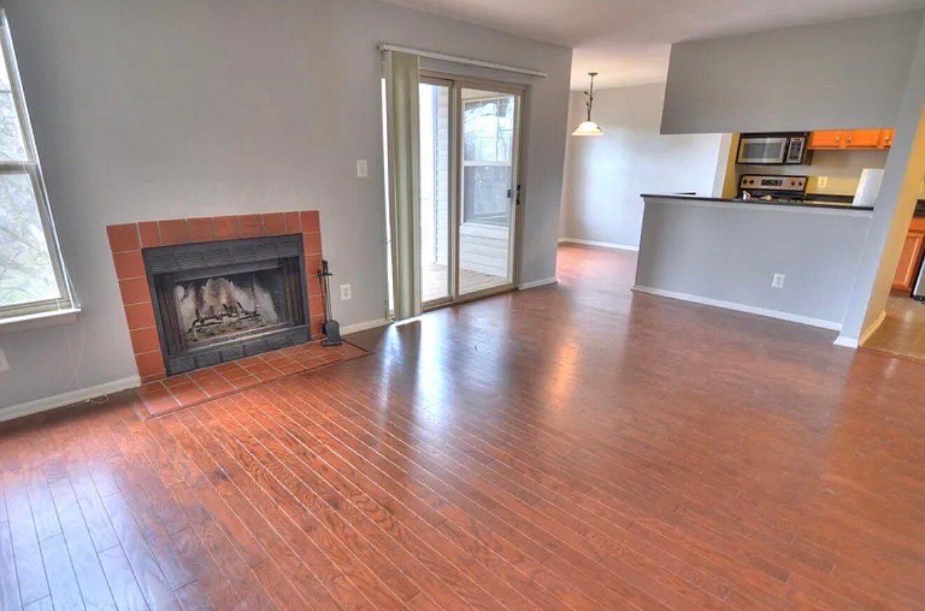 Building Photo - 1707 Ascot Way