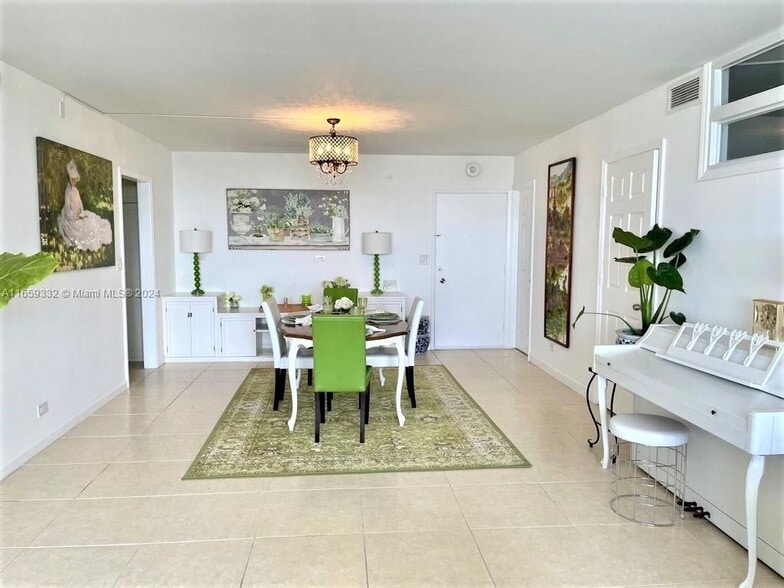 Building Photo - 5005 Collins Ave