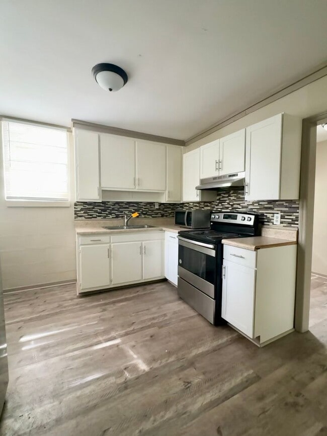 Building Photo - Unit B – Rear Home