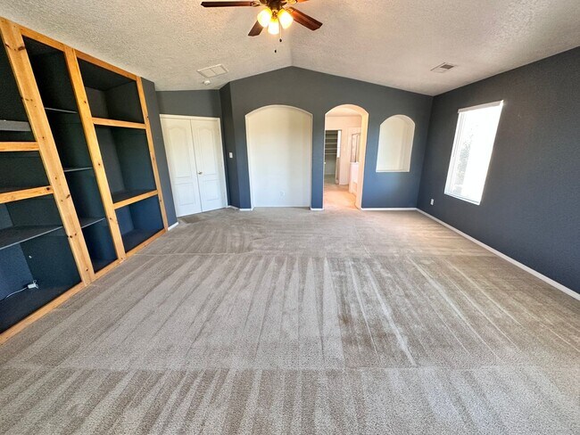 Building Photo - Stunning 3 bed, 2.5 bath, 2575 sq ft home ...
