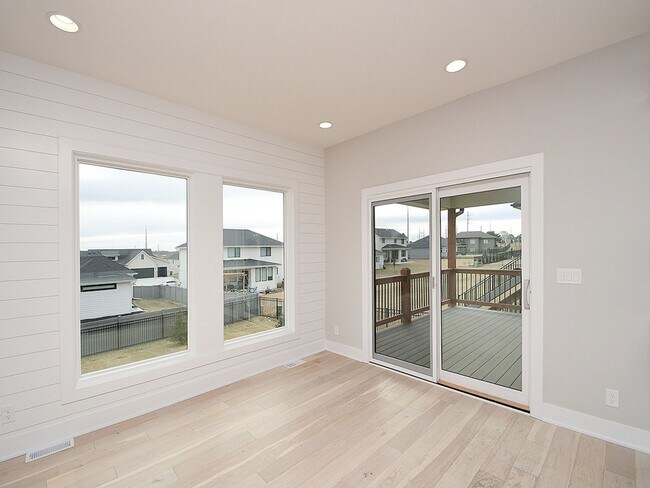 Building Photo - 5503 N 207th St