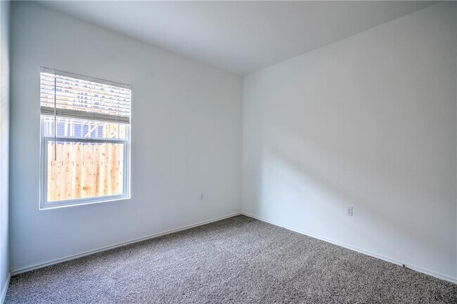 Building Photo - 14305 Sandrock Bnd