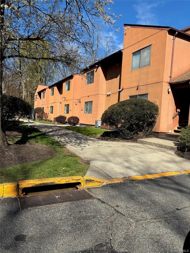 Building Photo - 401 Town Hill Condominium