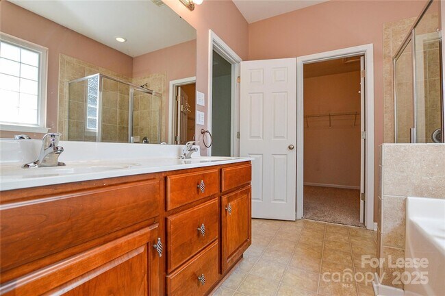 Building Photo - 1008 Millbank Dr