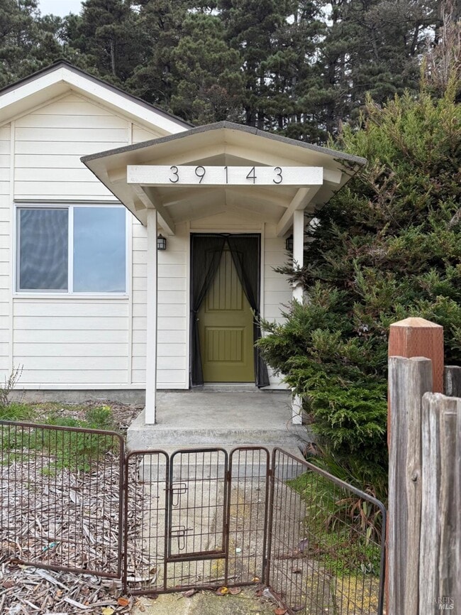 Building Photo - 39143 S Hwy 1