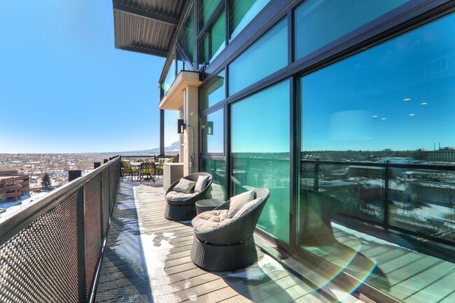 Building Photo - Fully Furnished Penthouse in Citywalk Downtown.  Short term okay