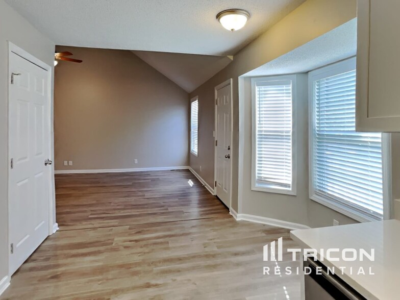 Building Photo - 2432 Egret Dr