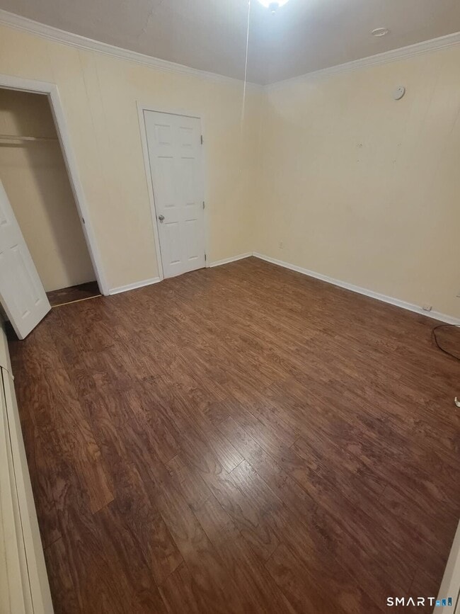 Building Photo - 102 Brook St