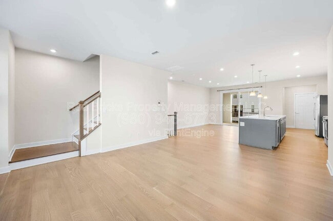 Building Photo - 9769 Oaklawn Blvd NW