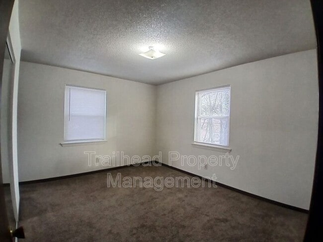 Building Photo - 1301 E Frederick St