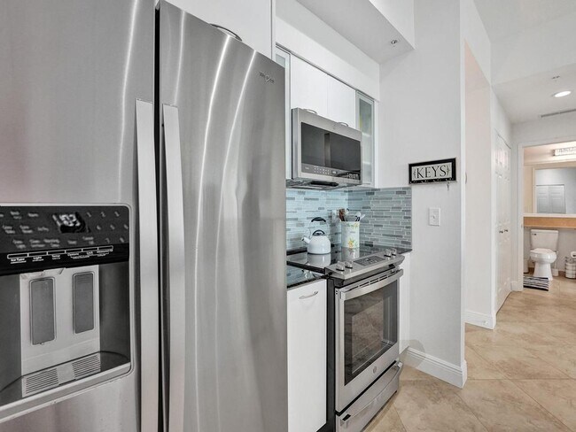 Building Photo - 625 Casa Loma Blvd