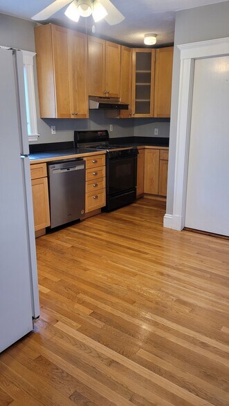 Great prep space - 881 Broadway