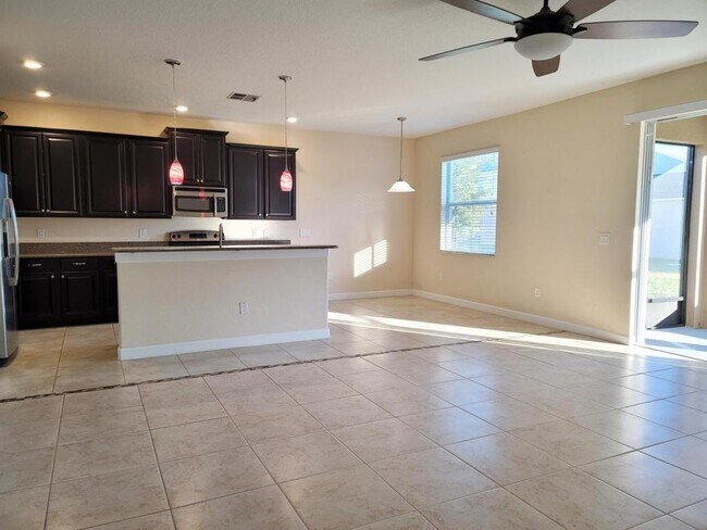 Building Photo - 15030 Evergreen Oak Loop