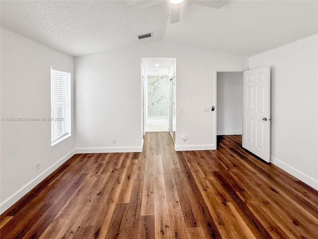 Building Photo - 611 Carrington Ln