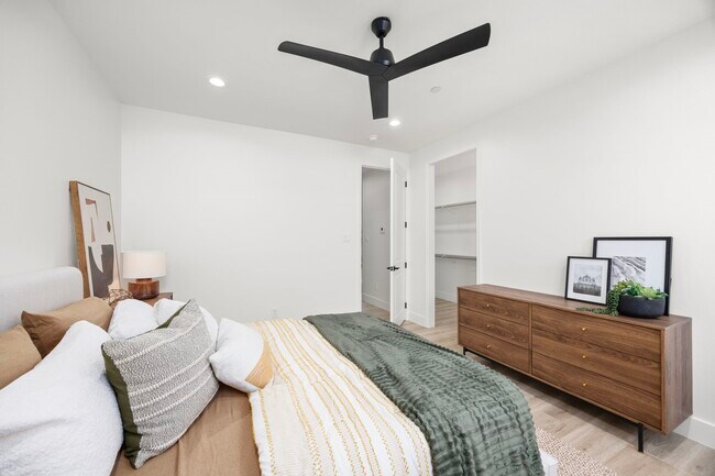 Building Photo - 4611 Dewberry St