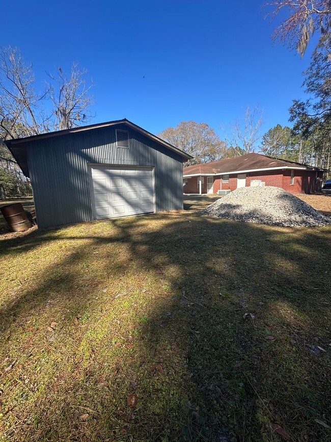 Building Photo - Country Brick Ranch in Callahan