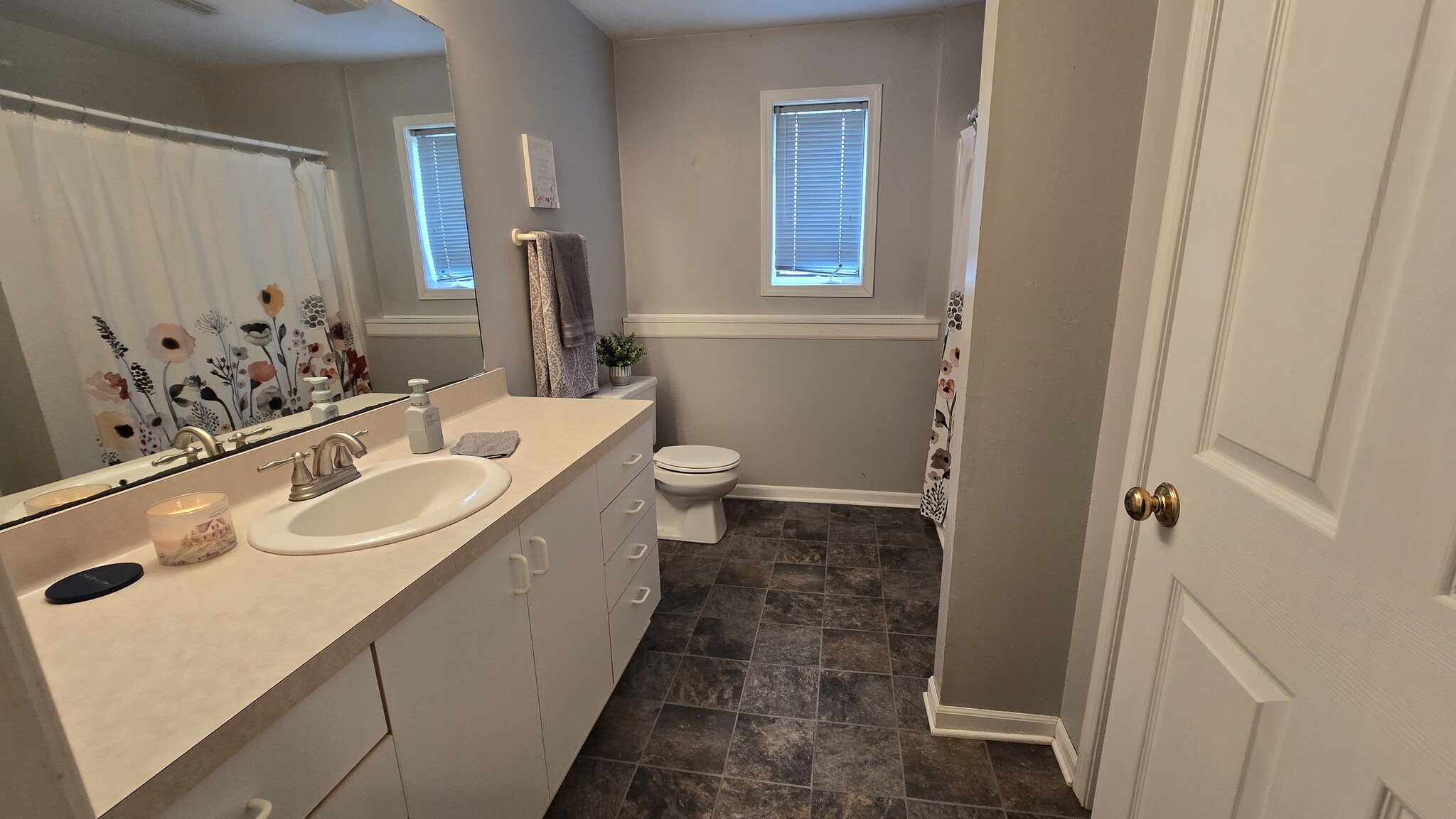 Building Photo - W162N11659 Park Ave