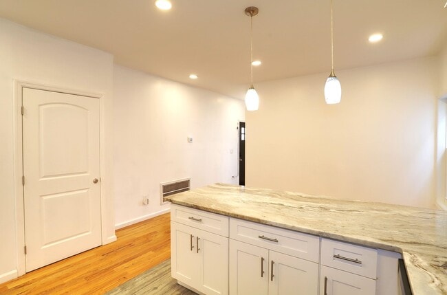 Building Photo - 345 N 2nd St