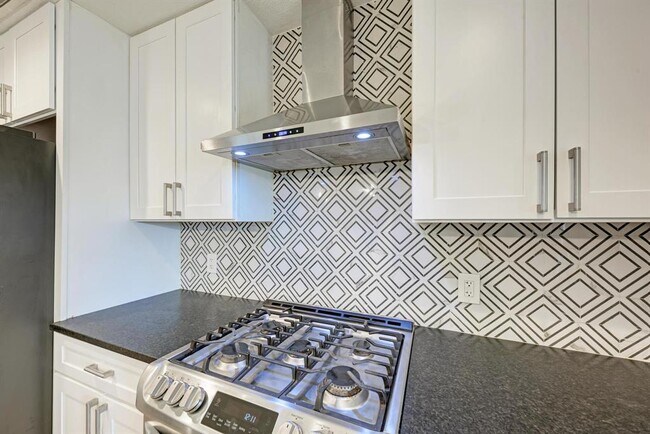 Building Photo - 6700 Kings Point
