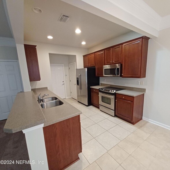 Building Photo - 6270 Autumn Berry Cir