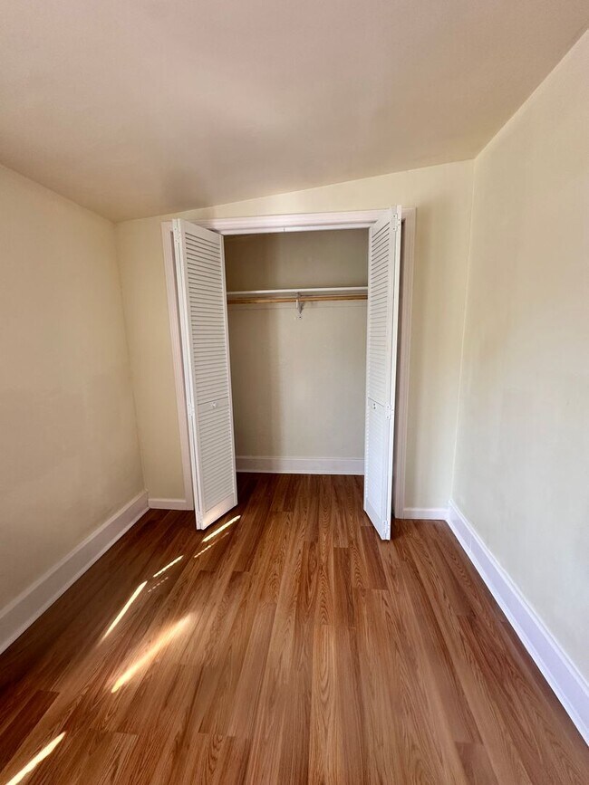 Building Photo - 201 Burleigh Ave