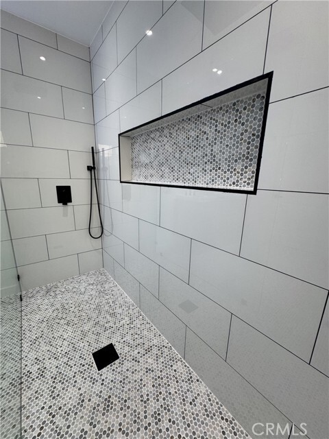 Building Photo - 2212 Linda Flora Dr