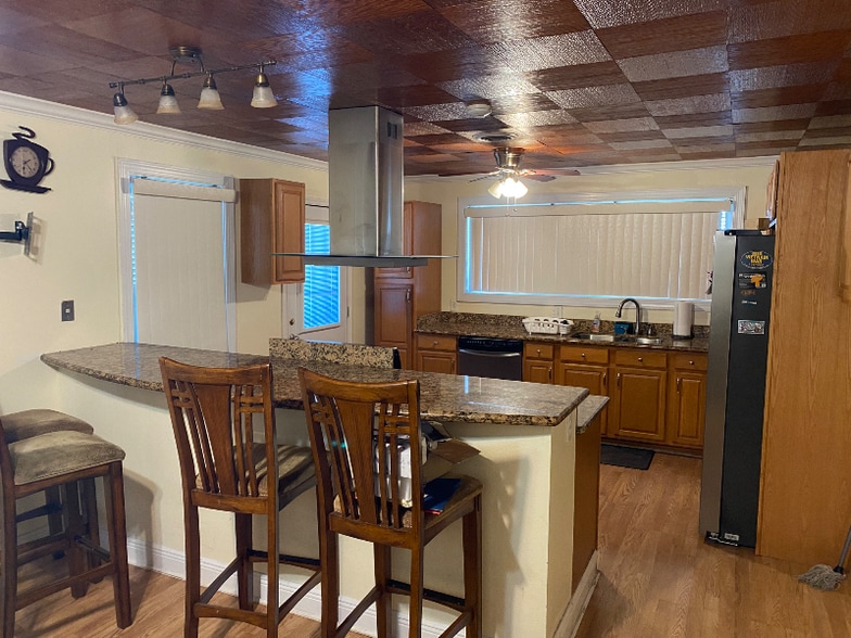 Building Photo - 6216 Mandeville St