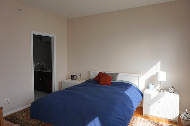 Building Photo - Charming 3Bedroom/3.5Bath Townhome in Ridg...