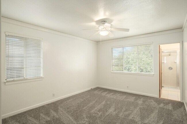 Building Photo - 829 E Garland Ave