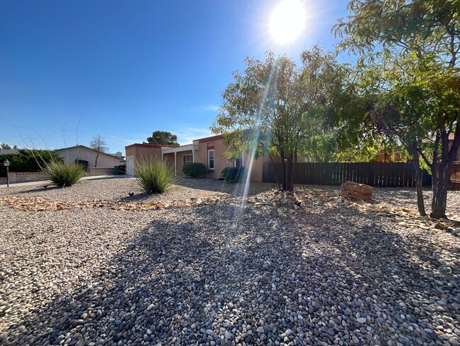 Building Photo - 3 Bedroom Single Story Home Available Near...