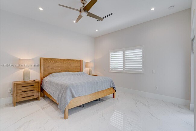 Building Photo - 2521 SW 105th Ave