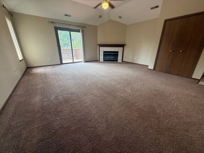 Building Photo - 2-Bedrom Condo Apartment in Broadview Hts!!