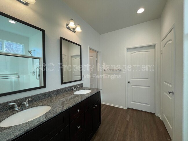 Building Photo - 620 Brittania Rd