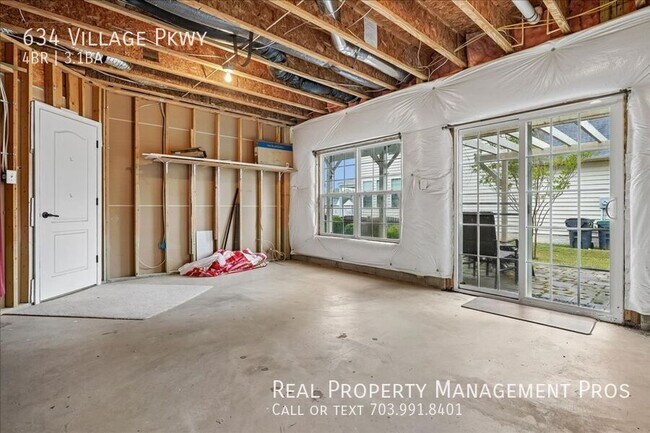 Building Photo - 634 Village Pkwy