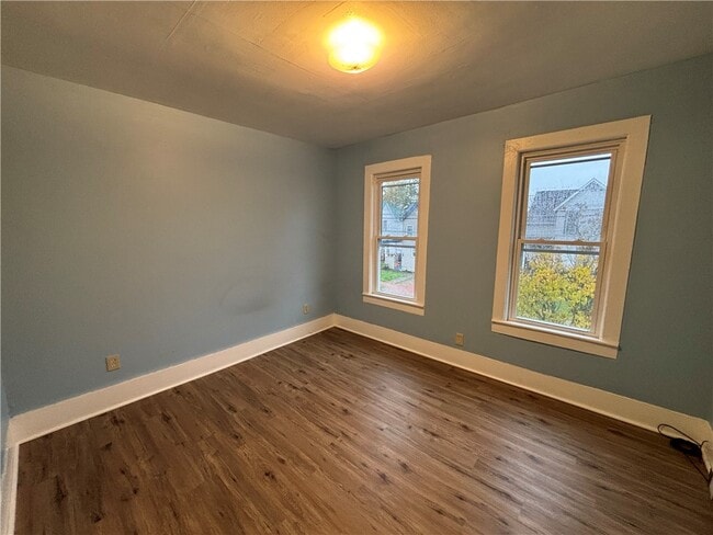 Building Photo - 240 Bridge St