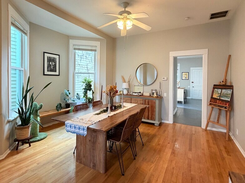 Building Photo - 3016 N Clifton Ave