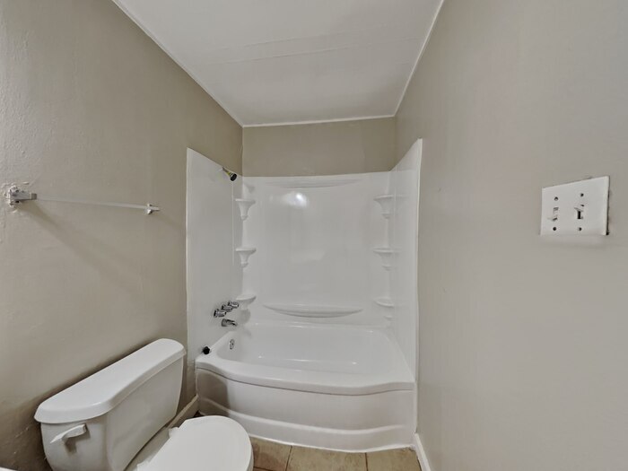 Building Photo - 2123 Raspberry Ln