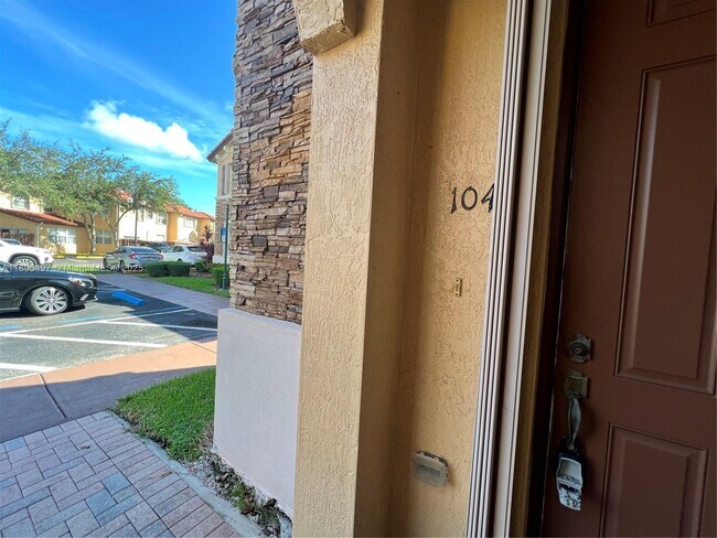 Building Photo - 1480 NE 33rd Ave