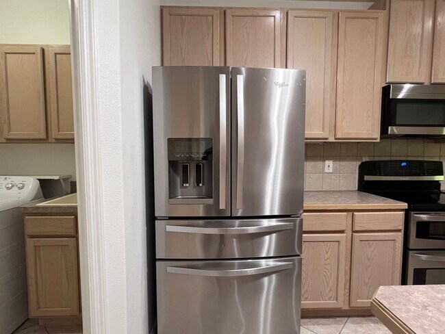 Building Photo - HUGE PRICE REDUCTION!! HOME IS READY FOR A...