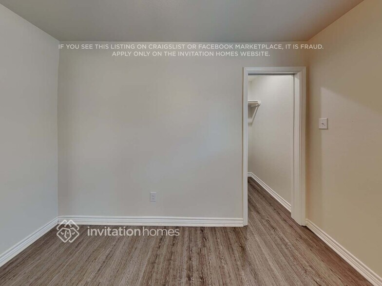 Building Photo - 318 Shady Bluff Dr