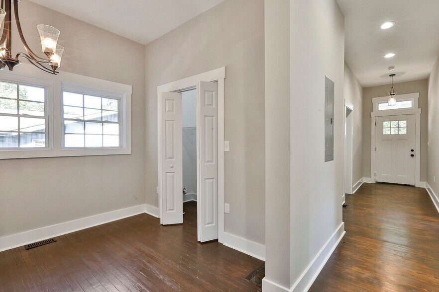 Building Photo - 91 E Washington St