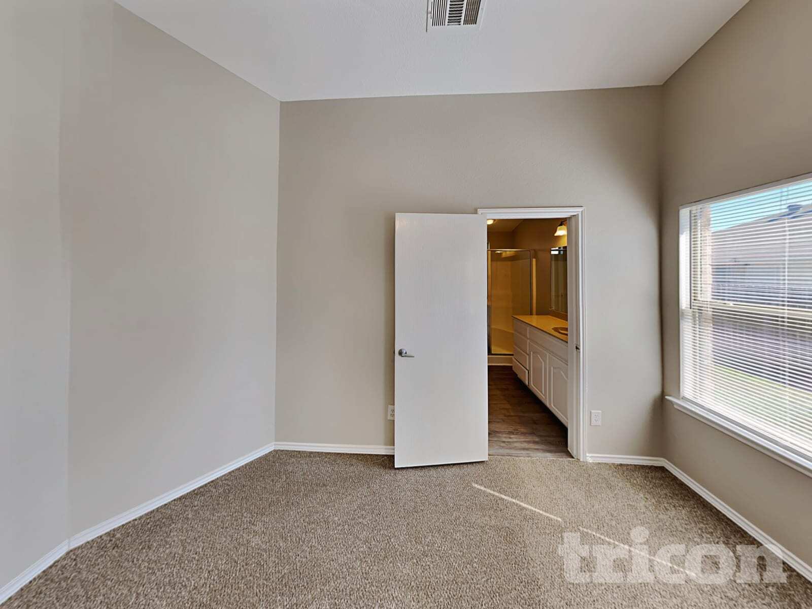Building Photo - 1245 W Cottonwood Dr