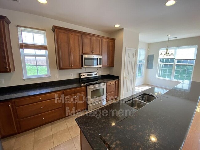 Building Photo - 1012 Maureen Dr