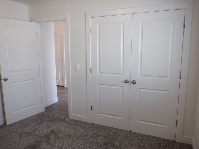 Building Photo - Move-in Discount - 3 bedroom - 2 Bath - Si...